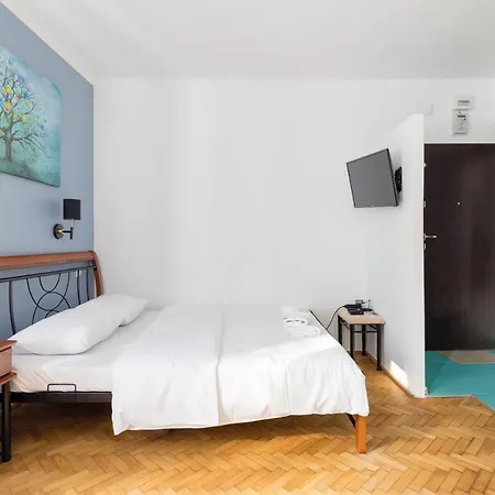 Brzozowa Old Town Square Apartment *