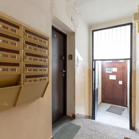 Brzozowa Old Town Square By Bookinghost Warschau